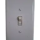 Single-pole wall switch